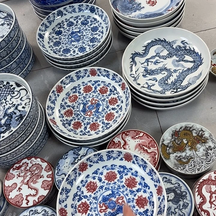瓷片釉里红缠枝莲大胡乘景德镇
