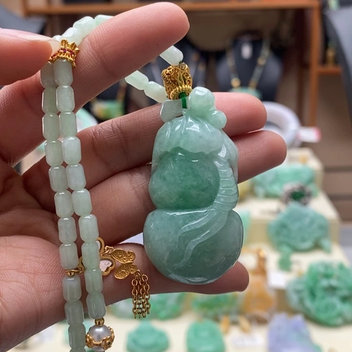 翡翠颈饰未镶嵌翡翠吊坠