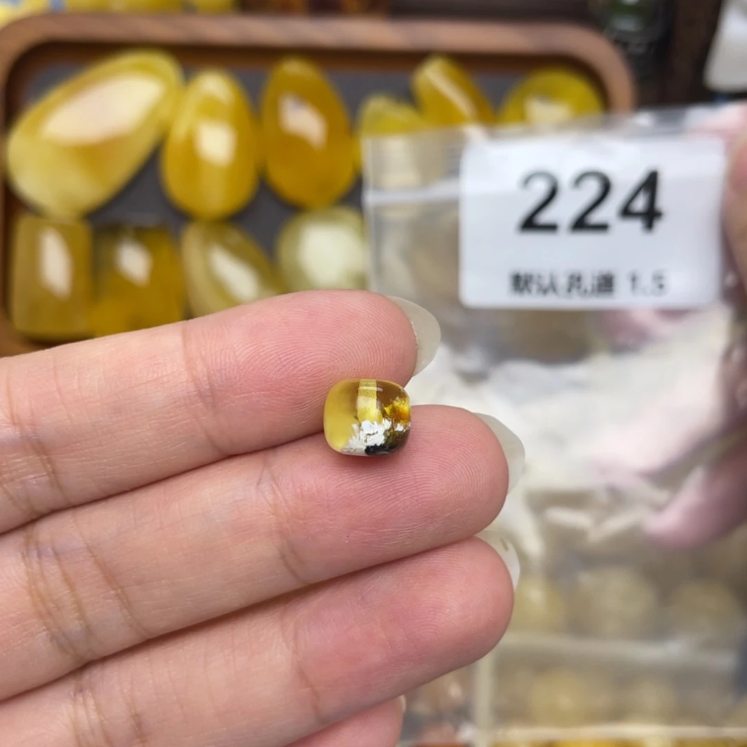 未镶嵌琥珀珠宝奇石9.1