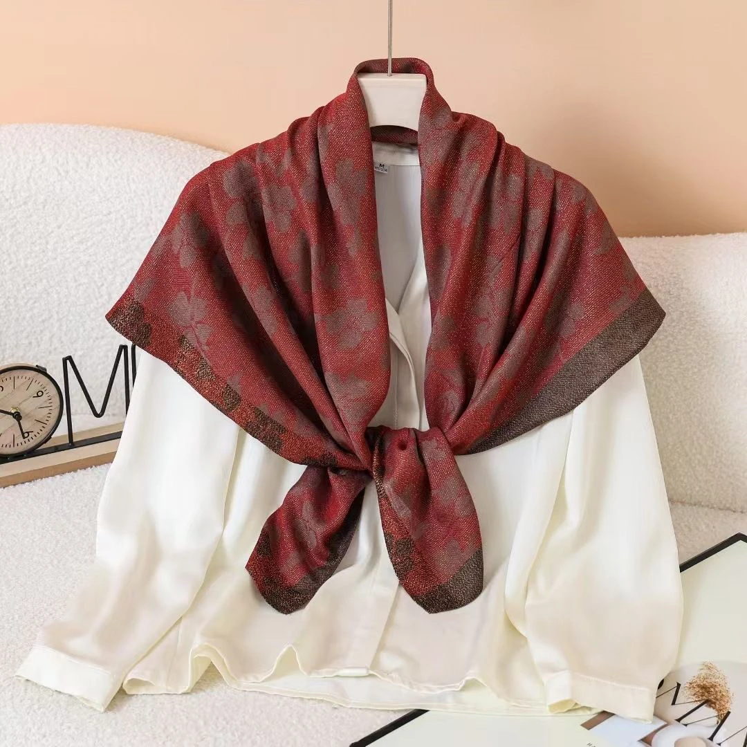 秋冬新款红色四叶草100cm大方巾时尚外搭披肩时尚包头送礼款