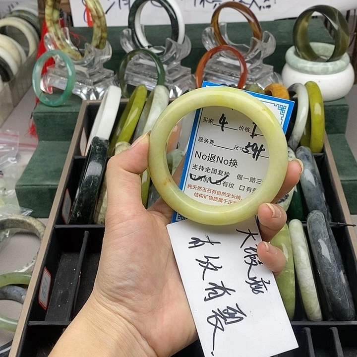 蛇纹石玉未镶嵌手镯