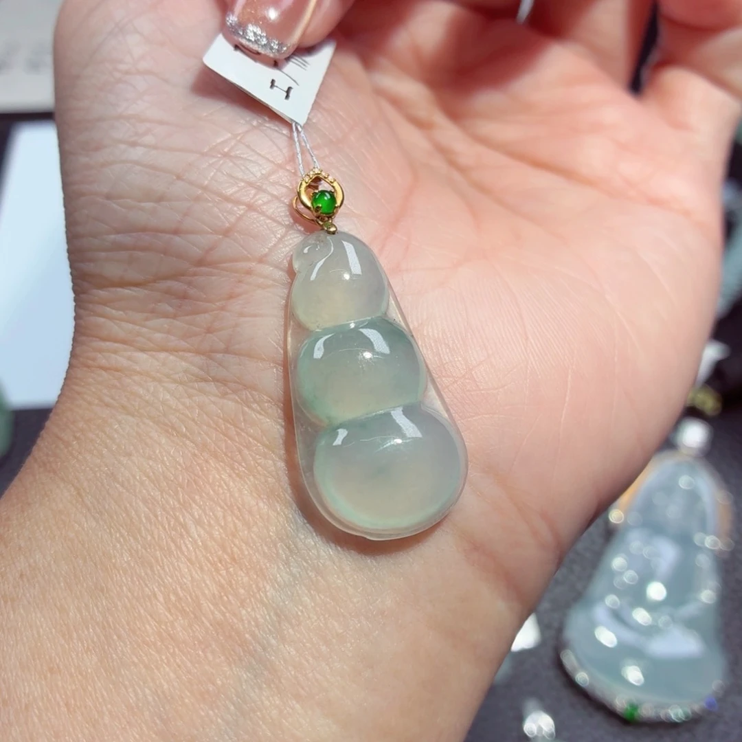 颈饰18K金镶嵌翡翠福豆