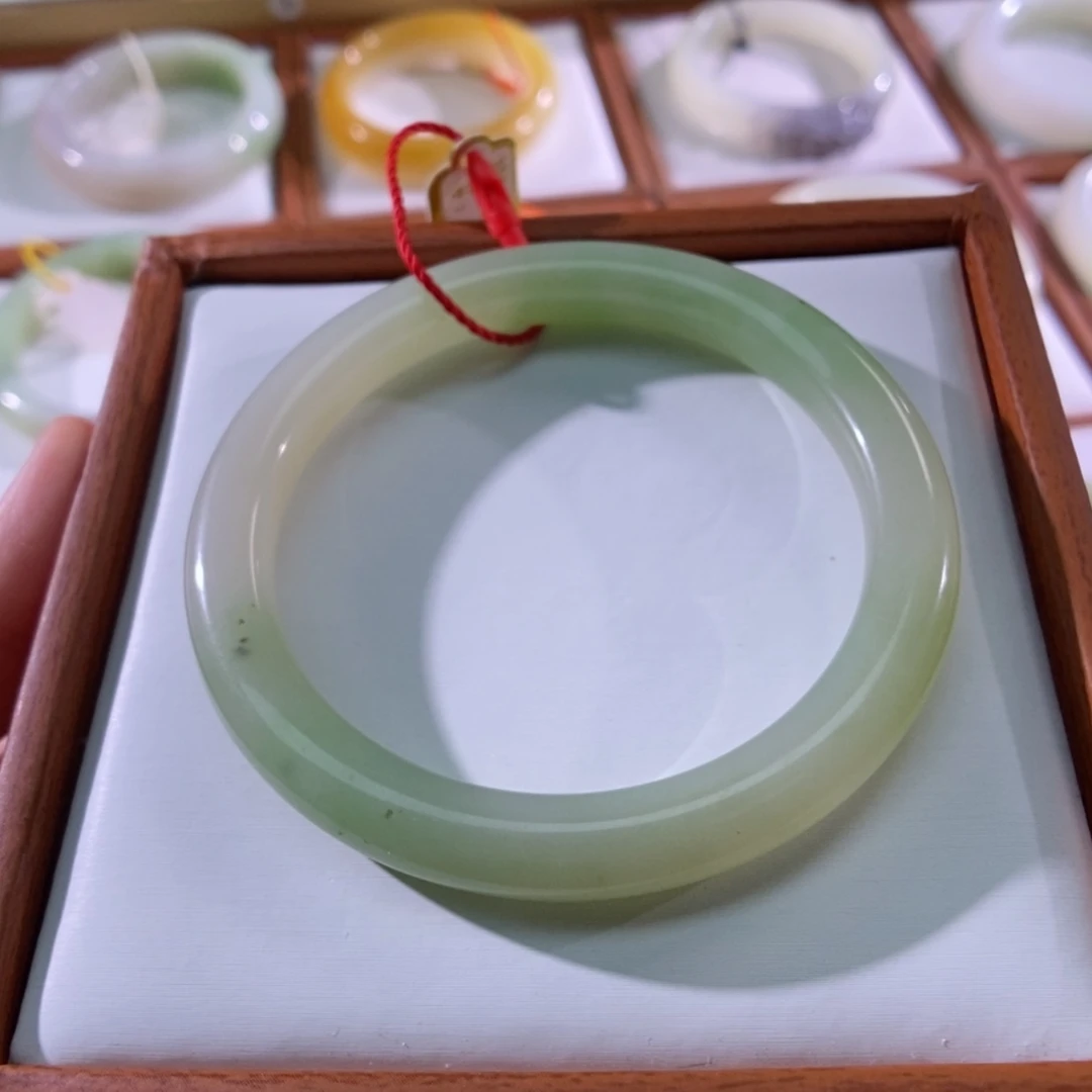 【闪购商品】未镶嵌手镯和田玉（翠青玉）
