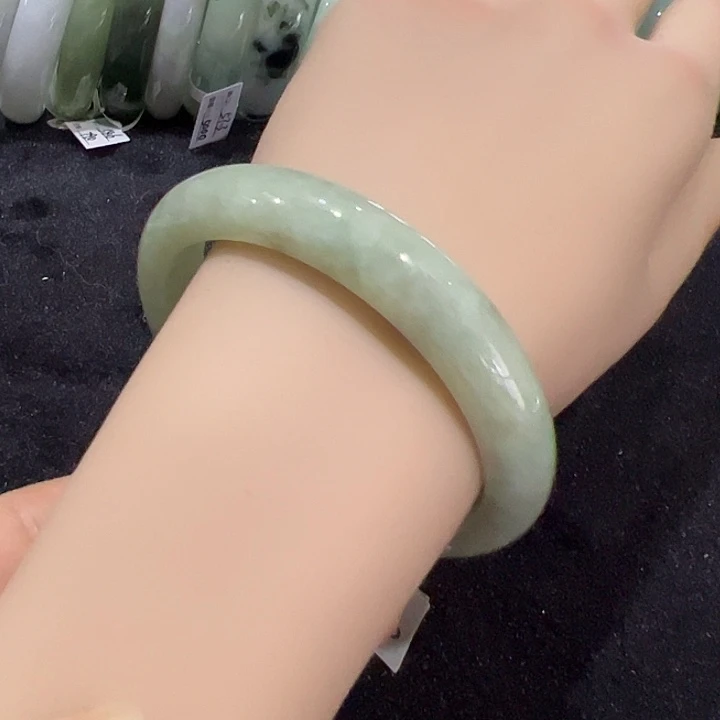 翡翠未镶嵌手镯编号64078圈口57