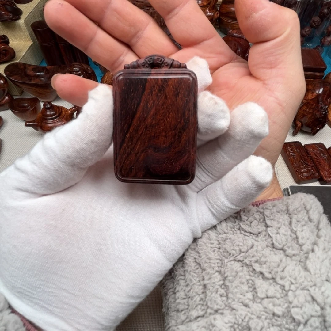 黄花梨/降香黄檀把件有**藏牌……..