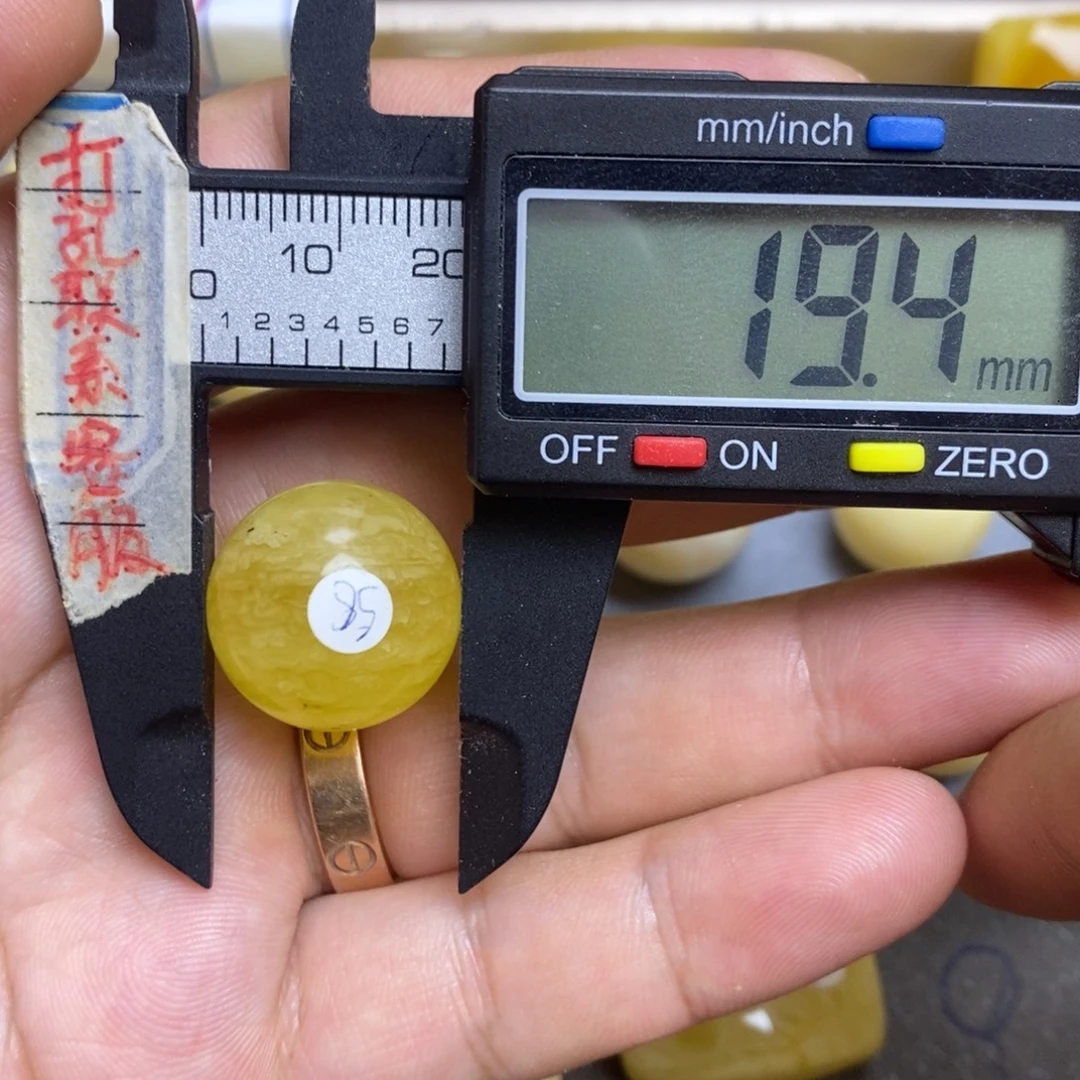 蜜蜡未镶嵌裸石19.4瑕疵圆珠默认直发