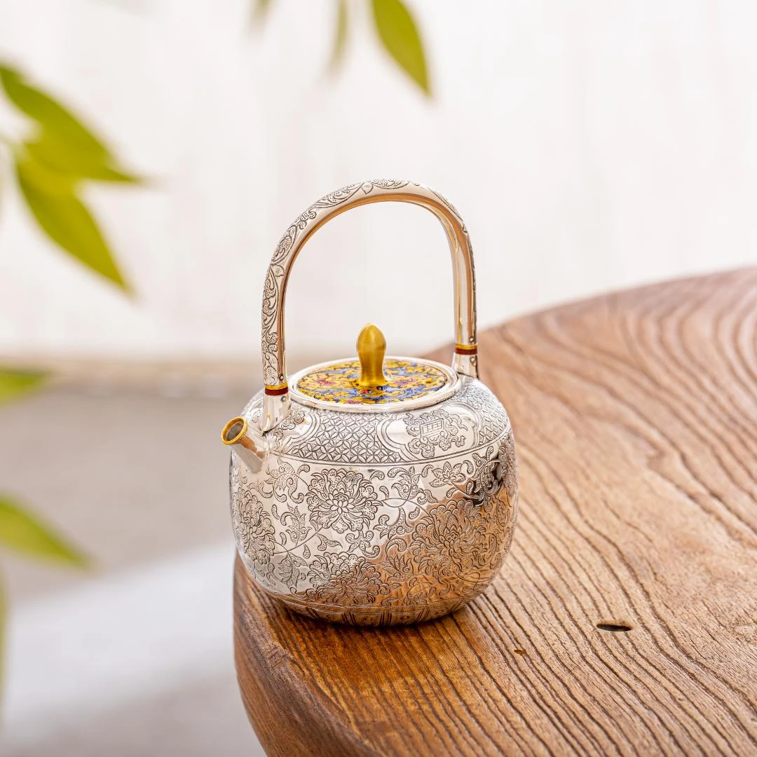 蜂鸟工坊 傳家 隔热把花草卷草纹瓷盖缠枝莲提梁银壶 SWA18835