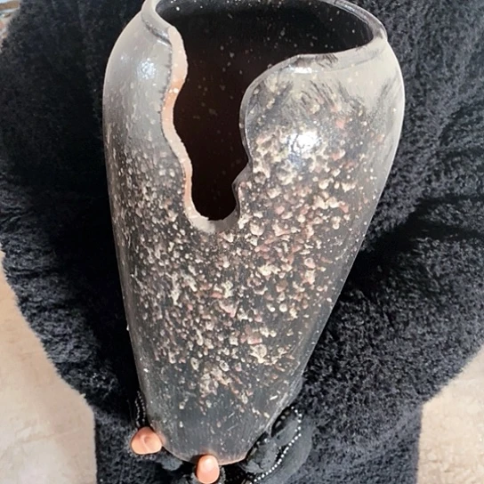 紫砂花盆口15高38，黑缺，微瑕