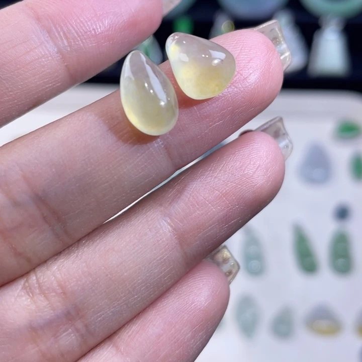 翡翠未镶嵌颈饰随行