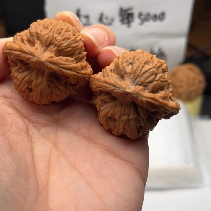 文玩核桃吊坠南疆38