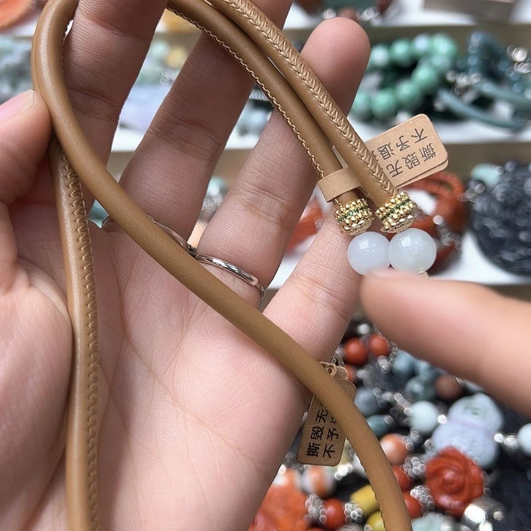 翡翠戒指未镶嵌情**时炸