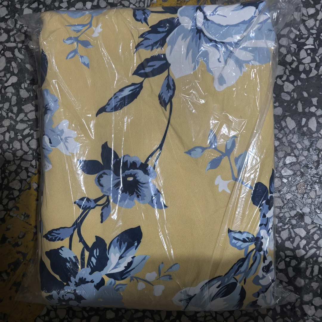 黄底蓝花穿杆窗帘，132*241