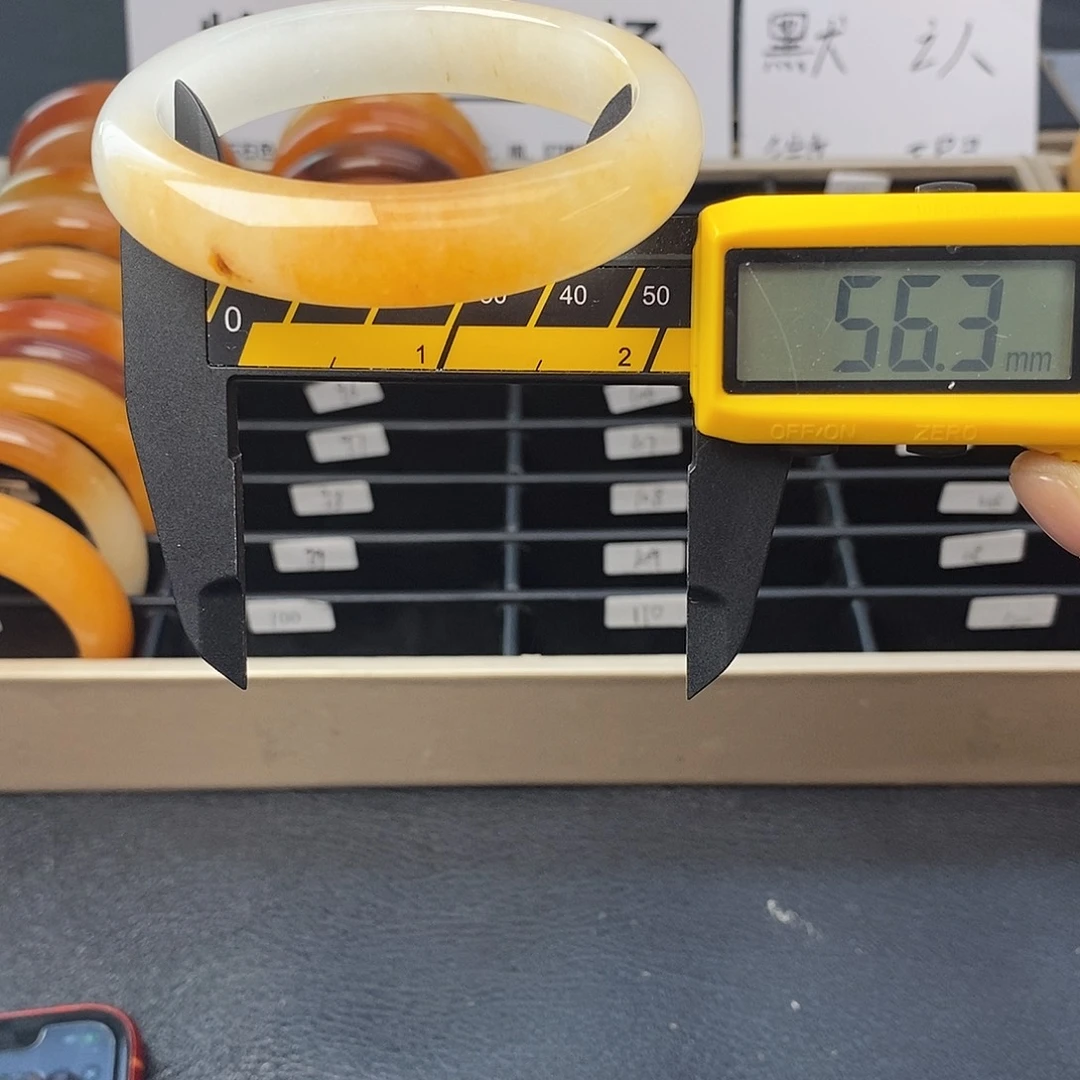 未镶嵌石英质玉（黄龙玉）手镯95号