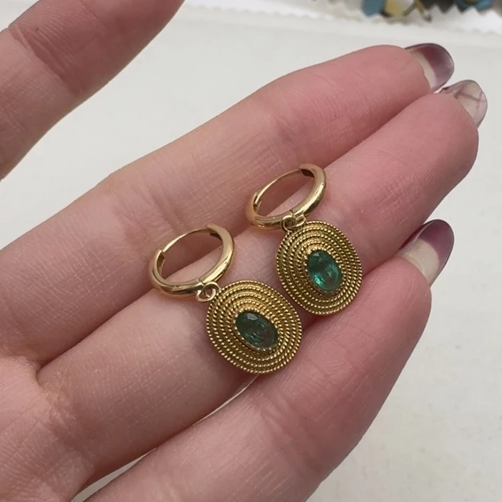 祖母绿耳饰18K金镶嵌