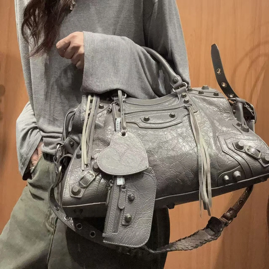 95新 Balenciaga/巴黎世家 【蕾】 8NP511 浅灰色新款机车包