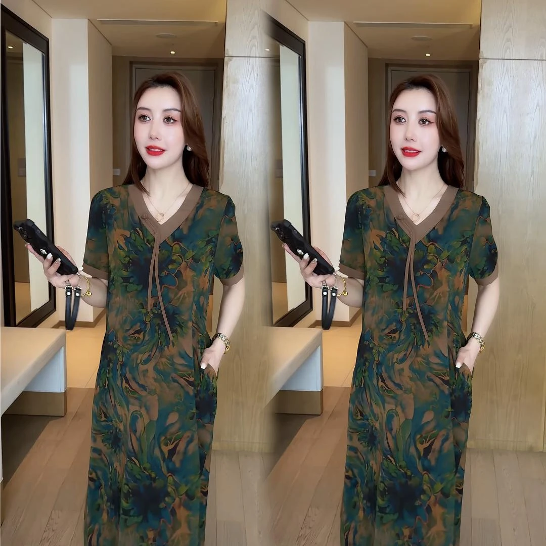 2025夏季新款时尚气质V领大码短袖连衣裙中年妈妈装宽松型