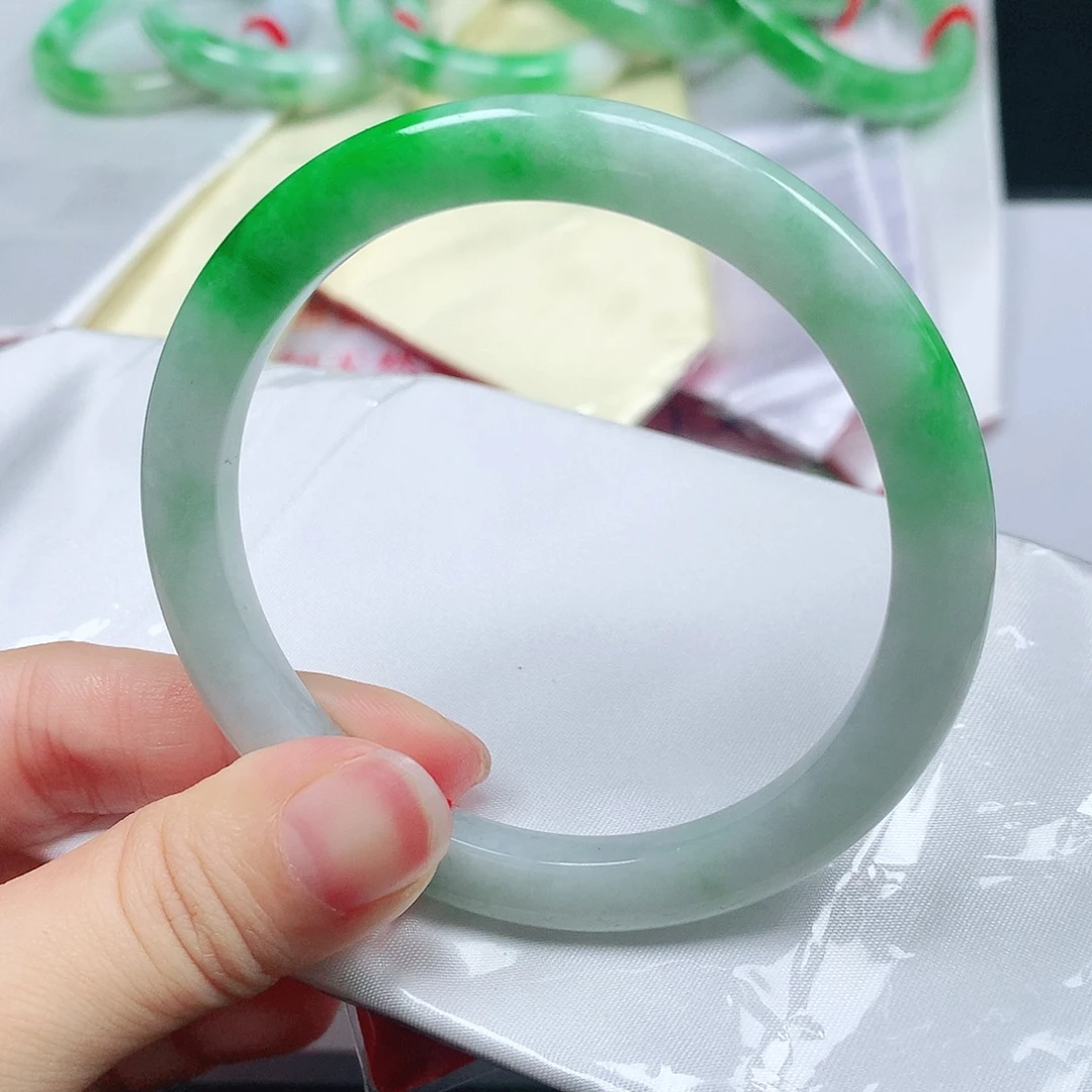 翡翠未镶嵌手镯1901