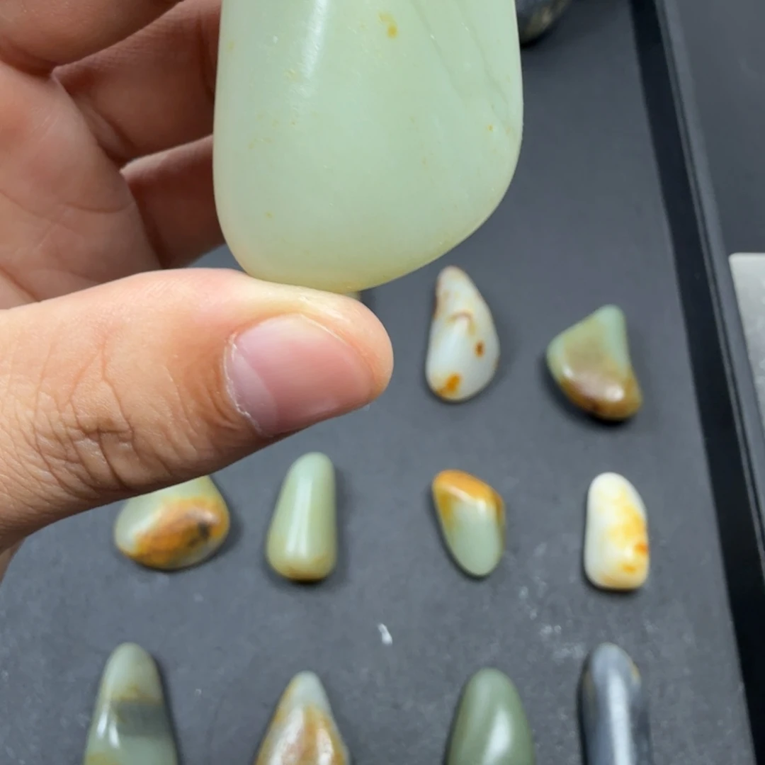 -***和田玉（糖玉）未镶嵌颈饰