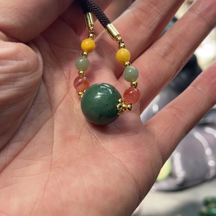 和田玉颈饰未镶嵌路路通