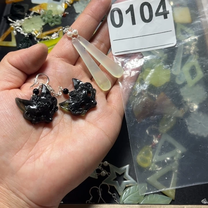 咪***.蛇纹石玉合金耳饰