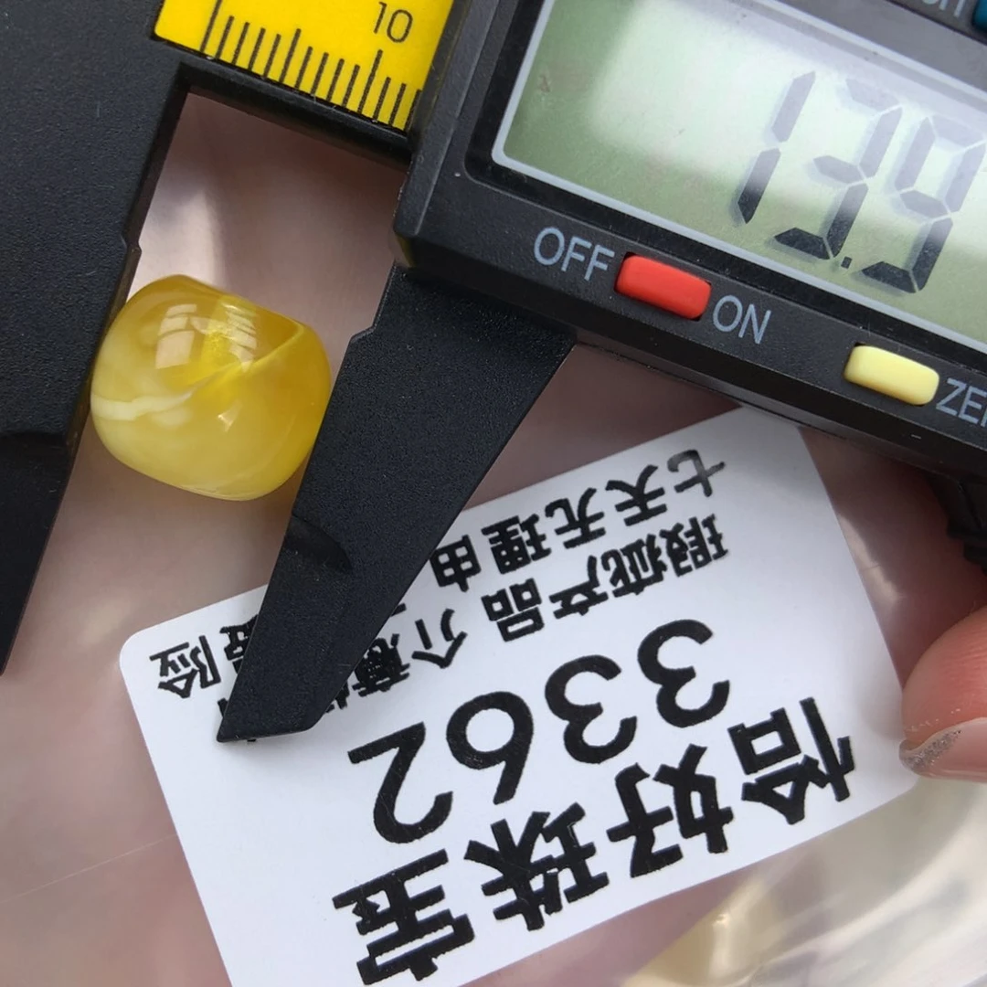 未镶嵌琥珀珠宝奇石