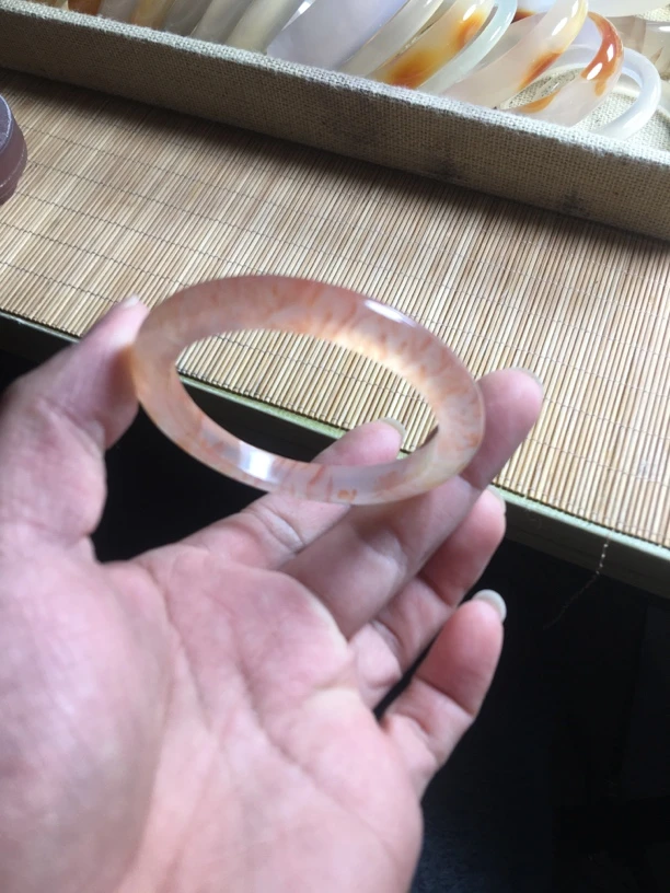 54/8/8mm天然粉龙纹玛瑙手镯