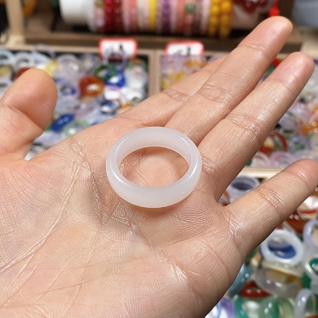 石英质玉戒指未镶嵌胡**?