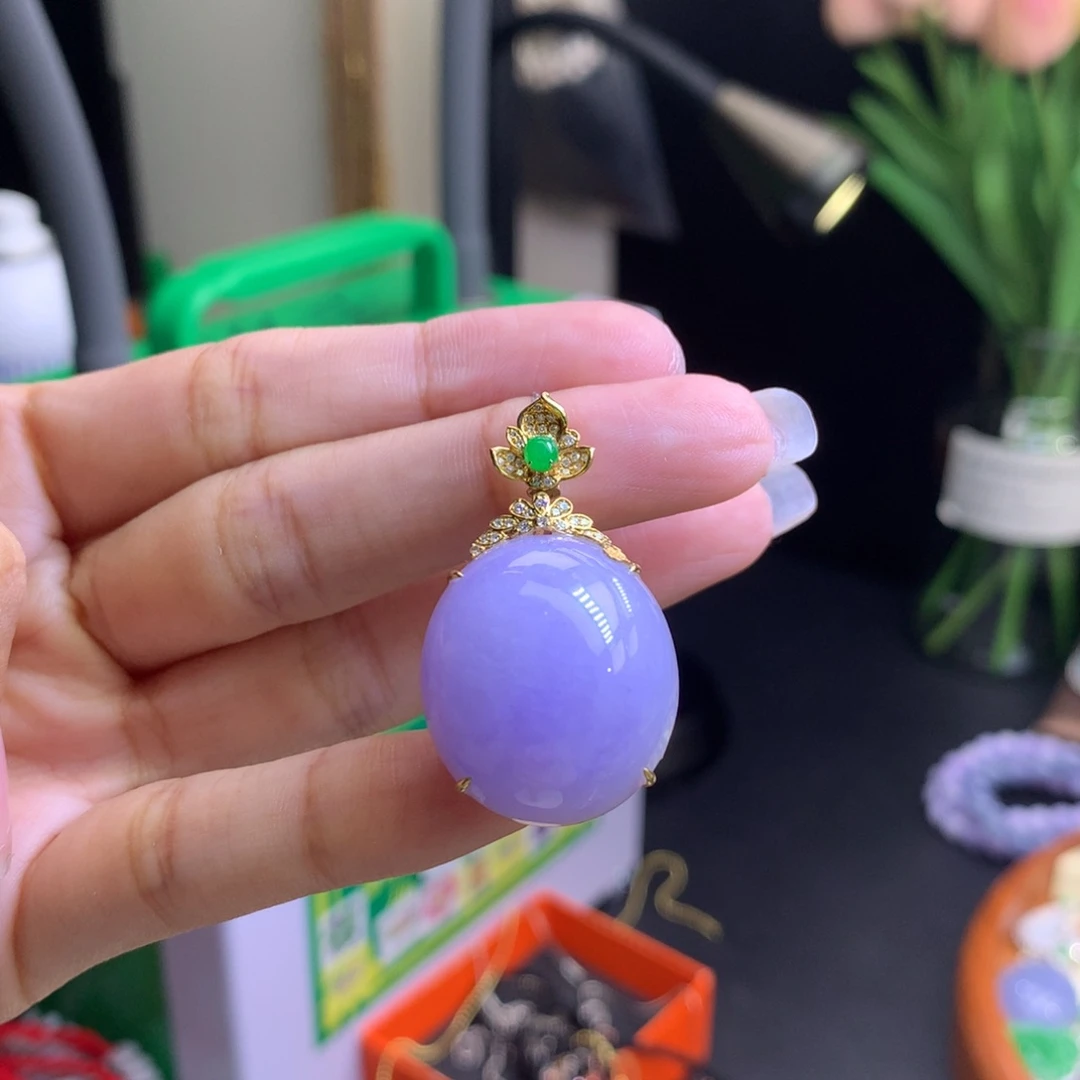 翡翠18K金镶嵌颈饰