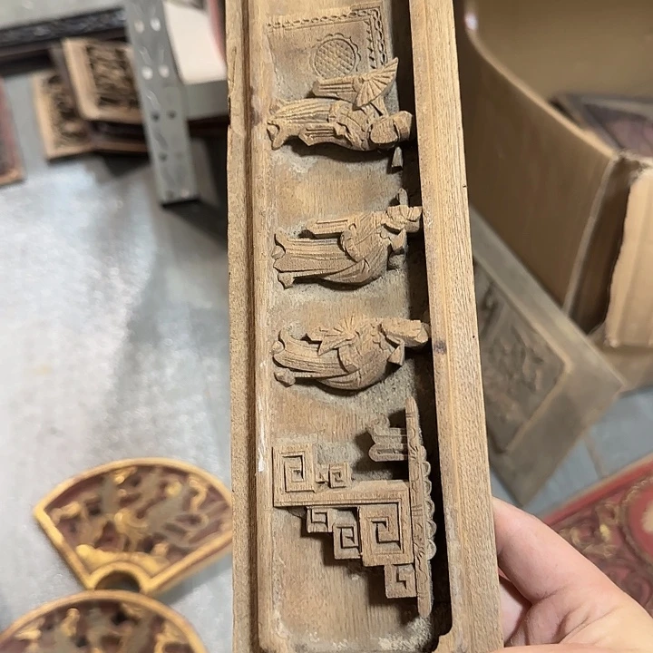 淳***于香榧木香樟木人物木雕一片