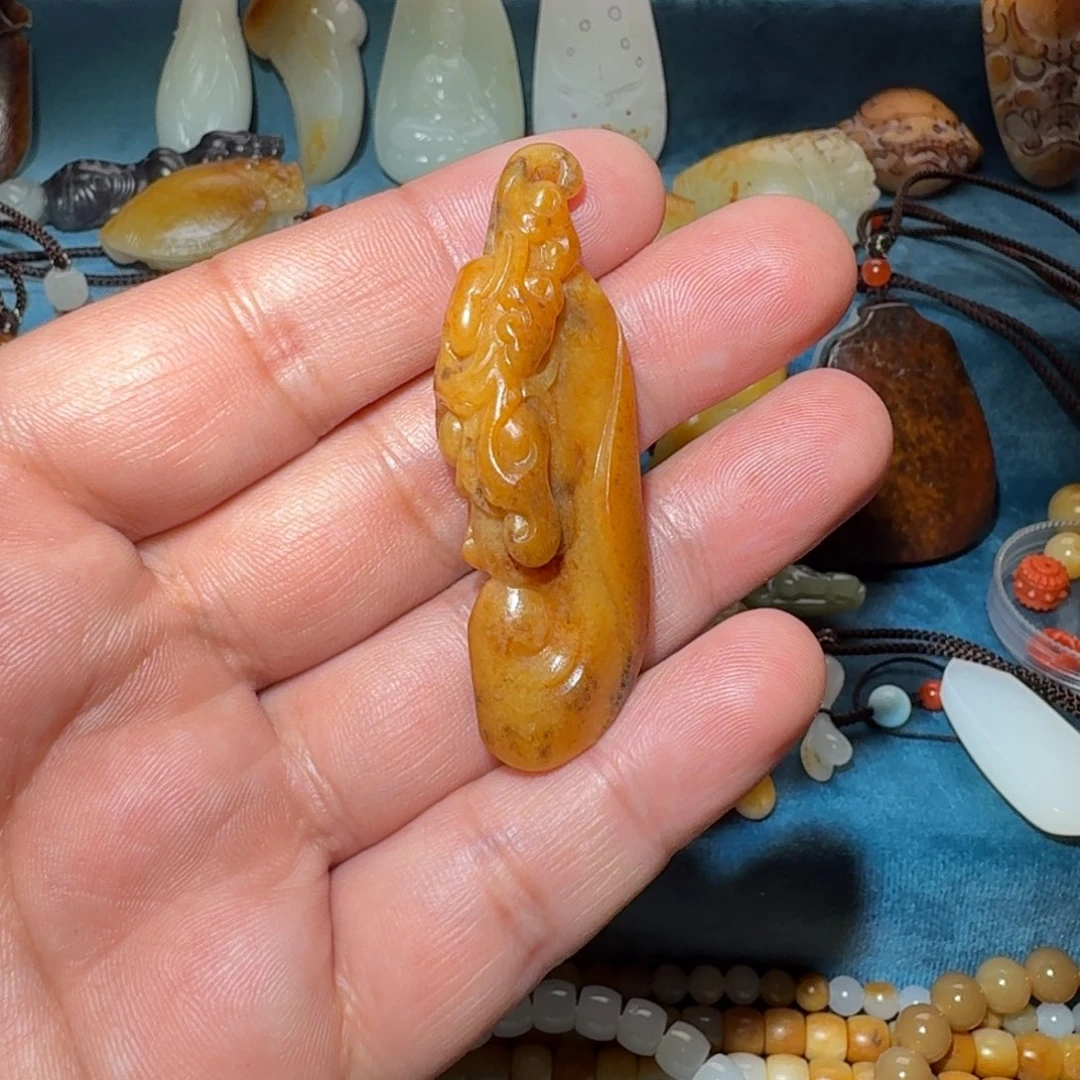 和田玉未镶嵌车挂盛**车