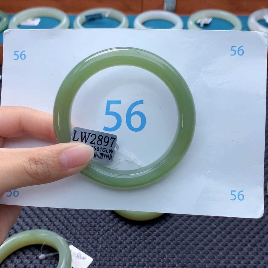 .****和田玉未镶嵌手镯