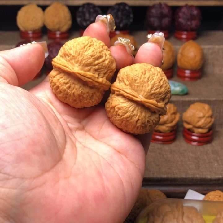 把件橄榄核15鱼子纹绣球39