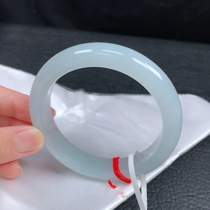 翡翠未镶嵌手镯60-61。