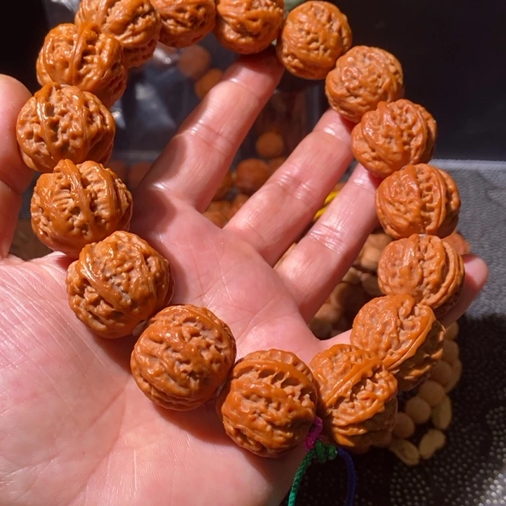 文玩核桃手串……22