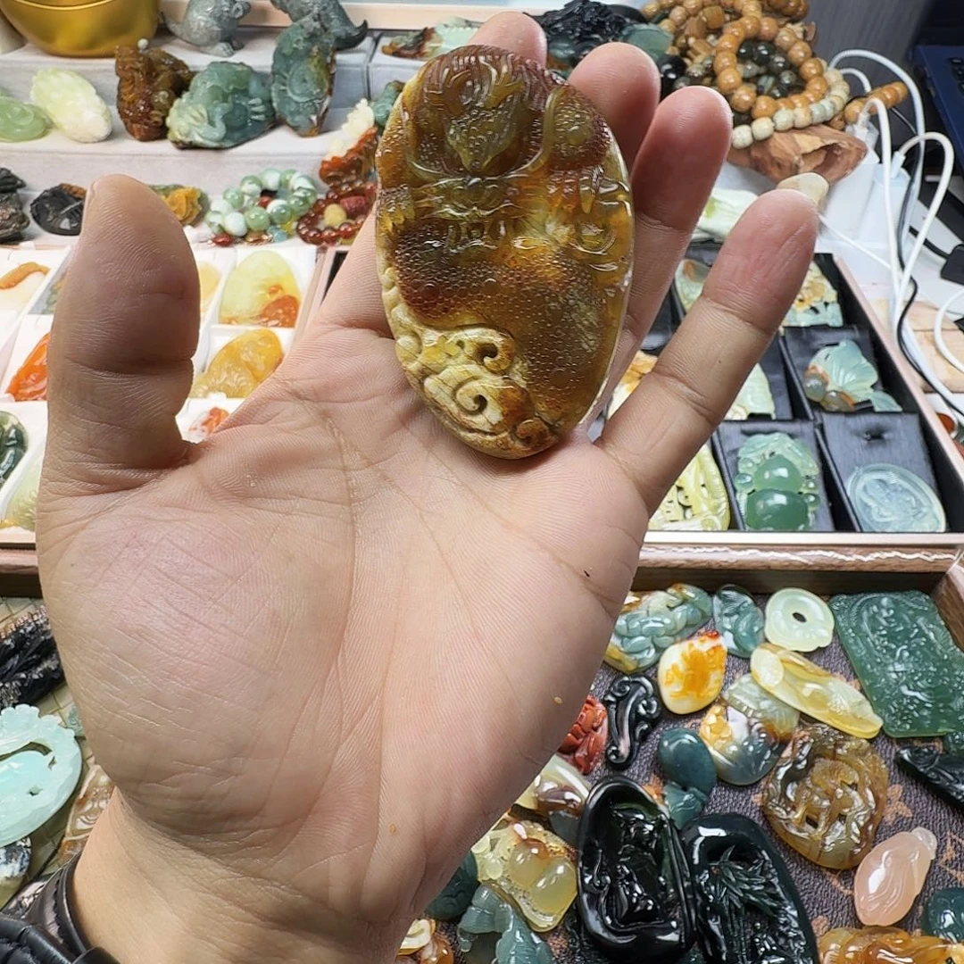 蛇纹石玉未镶嵌颈饰