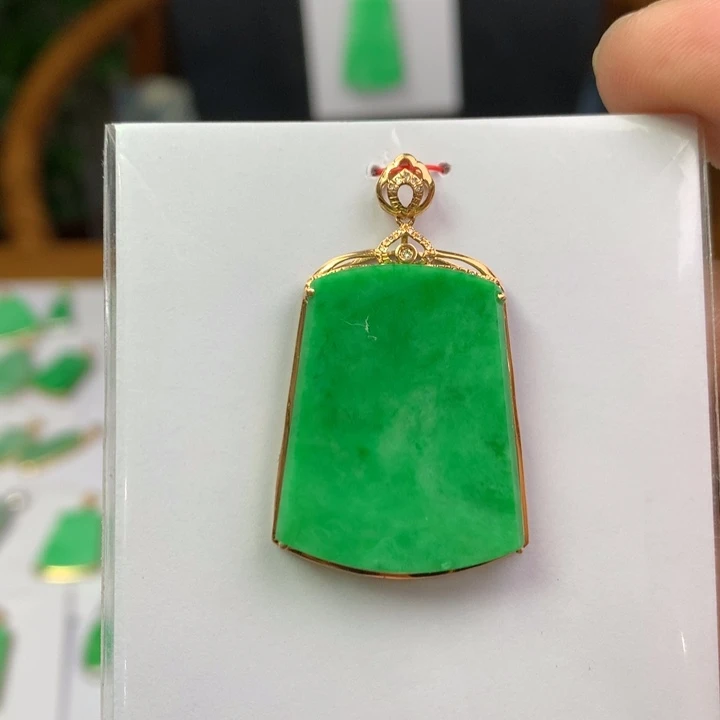 翡翠18K金镶嵌颈饰