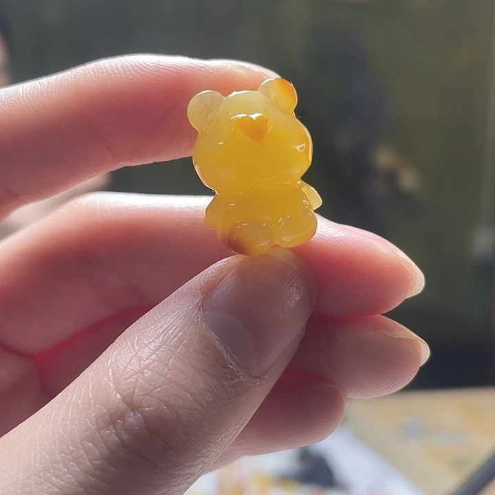 蜜蜡未镶嵌裸石小熊