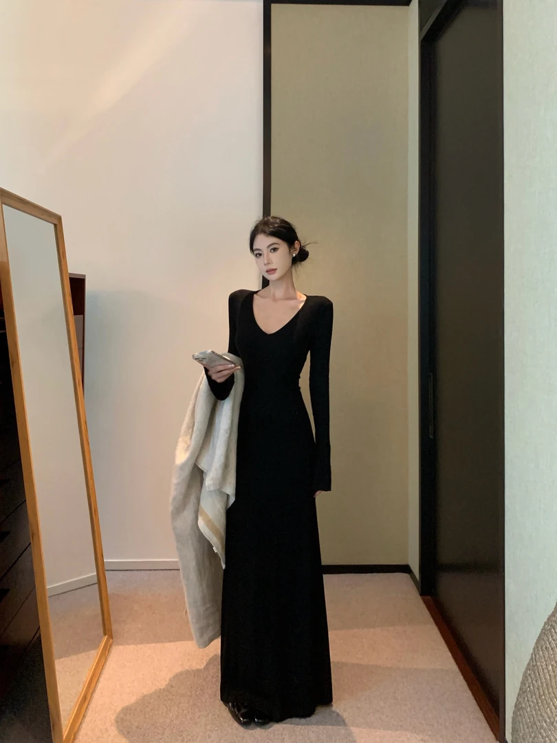 【vi了又vi】秋冬新款女内搭连衣裙垂感设计高级感气质收腰显瘦长袖