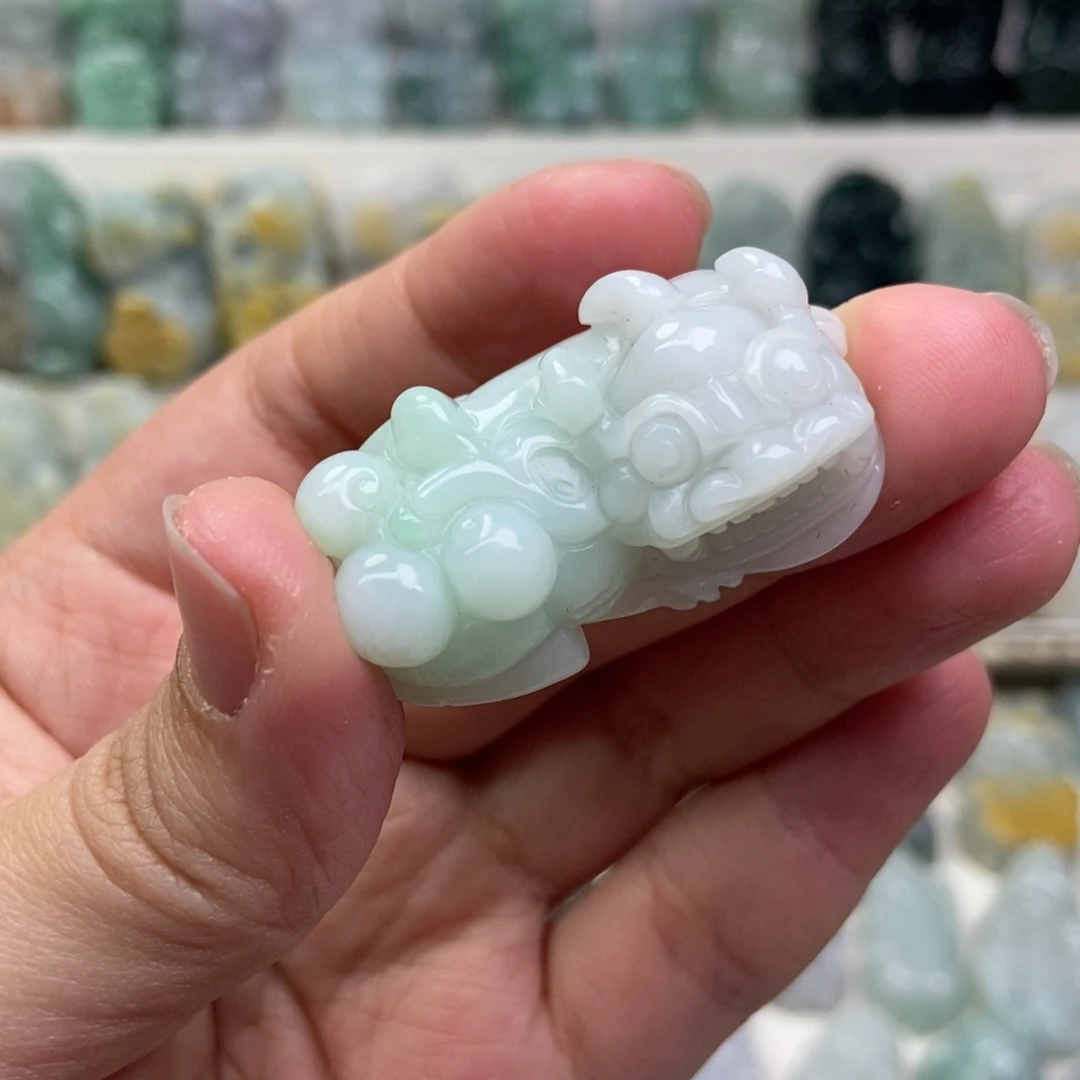 翡翠吊坠(赠链)未镶嵌