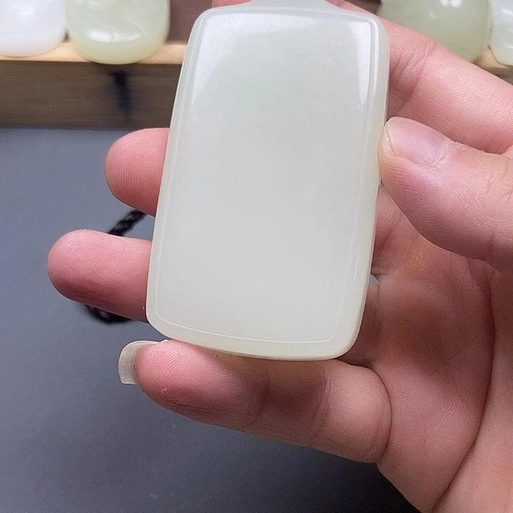 用***3颈饰未镶嵌和田玉