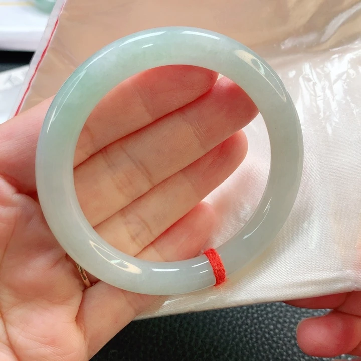 翡翠手镯未镶嵌56圆