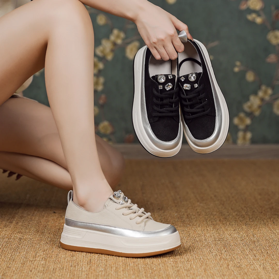 【新品】真皮百搭软底女款网红圆头厚底休闲复古鞋 13256-1