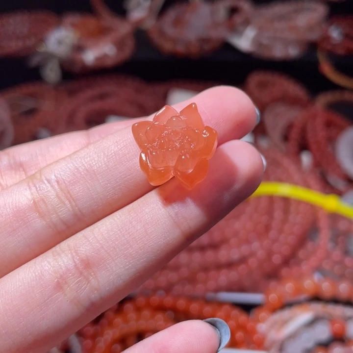 南红玛瑙未镶嵌莲花2467