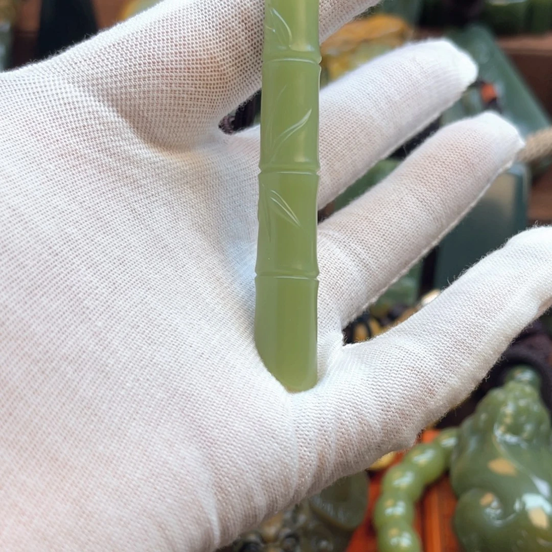 起***称岫岩老玉（透闪石质玉）未镶嵌颈饰