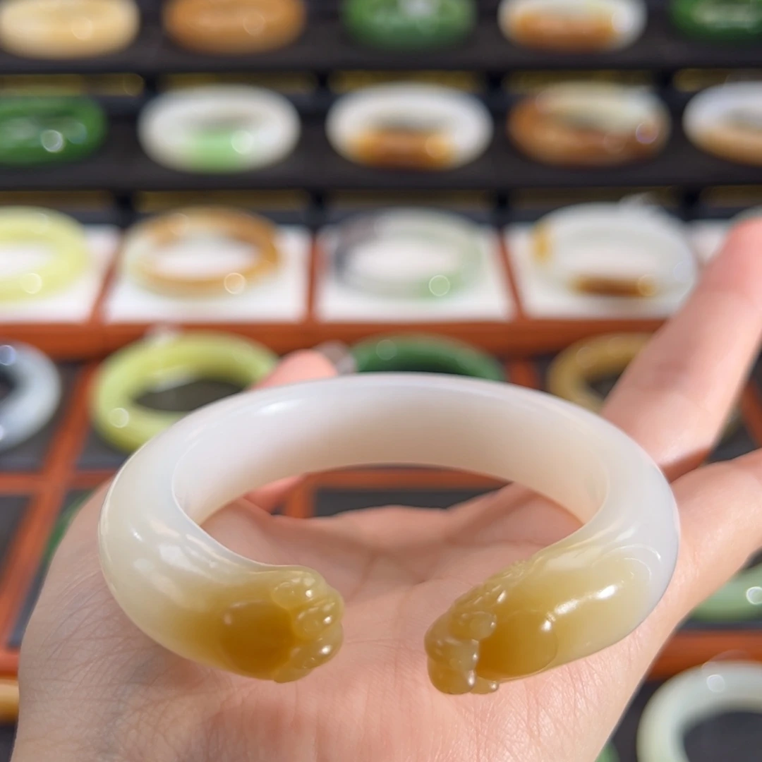 和田玉（糖玉）未镶嵌手镯（开口镯）金糖猫爪