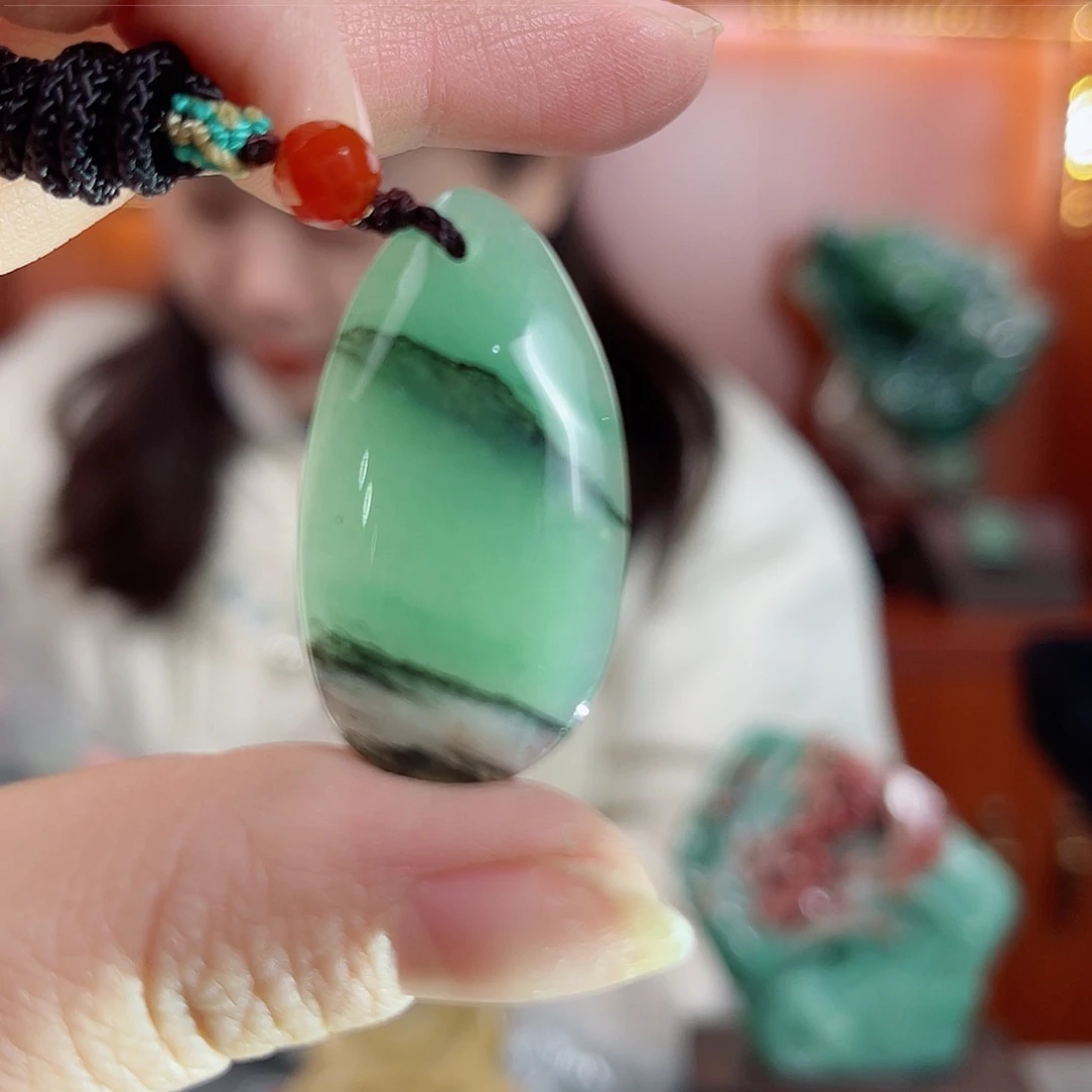 密玉（石英质玉）颈饰未镶嵌