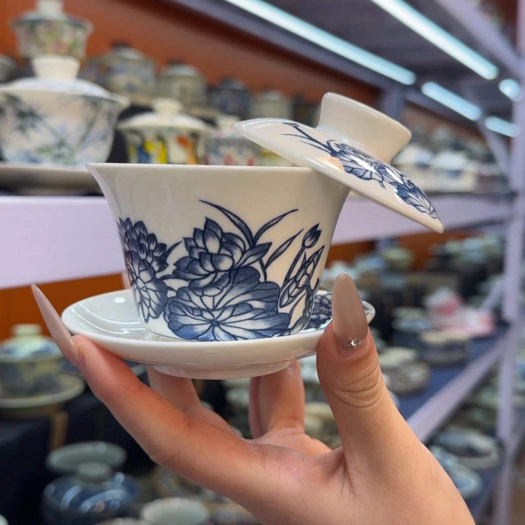 我在外面吃饭呢你在哪