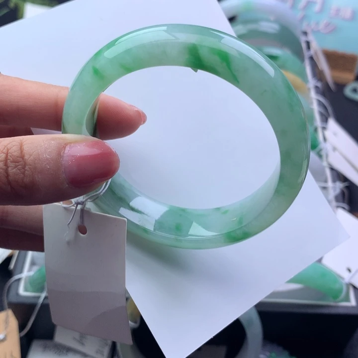 未镶嵌手镯翡翠天然翡翠手镯