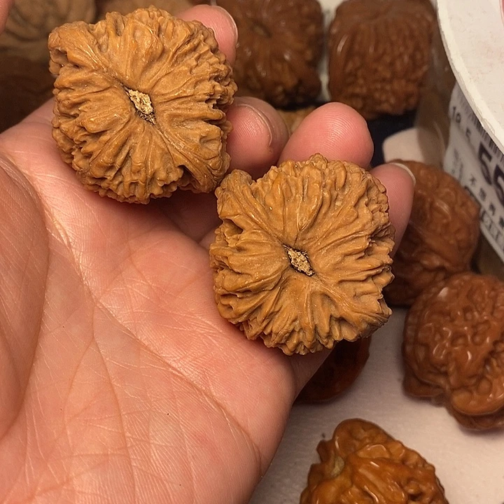 有***.文玩核桃吊坠40南将
