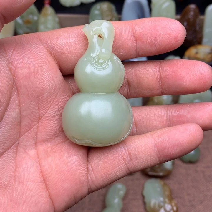 美***润和田玉（糖玉）未镶嵌颈饰